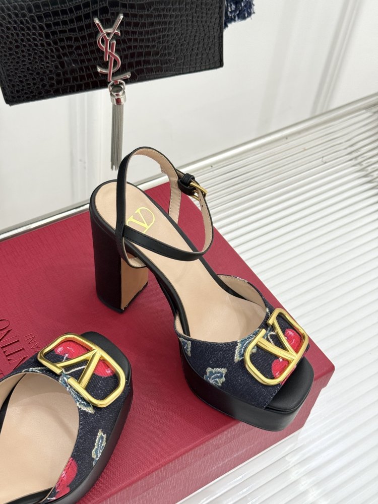 Босоножки фото 5