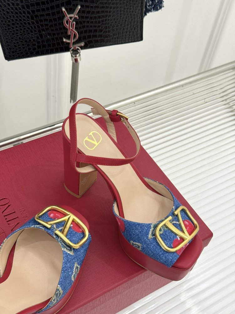 Босоножки фото 5