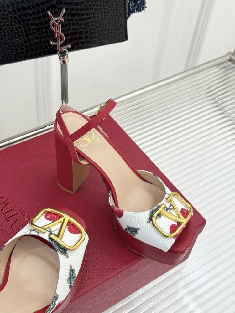 Босоножки фото 5