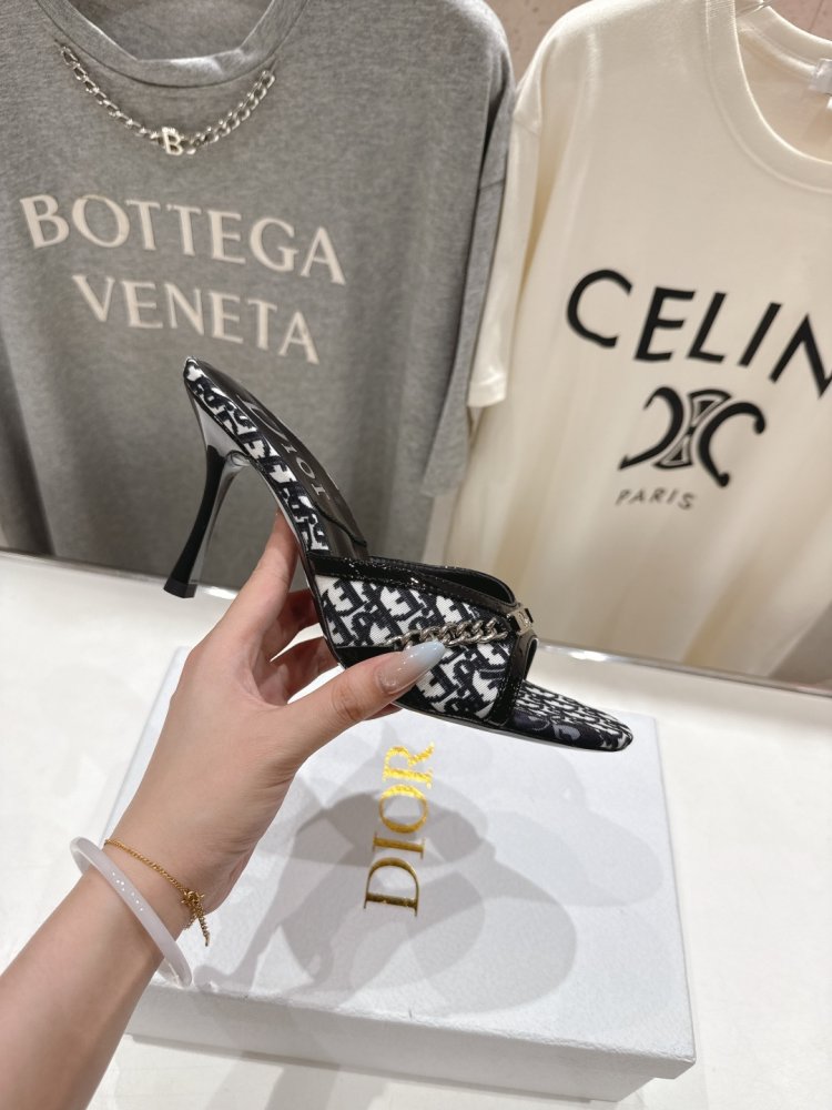 Босоножки фото 5