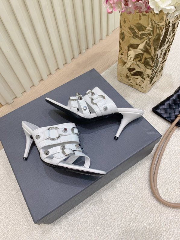 Босоножки фото 5