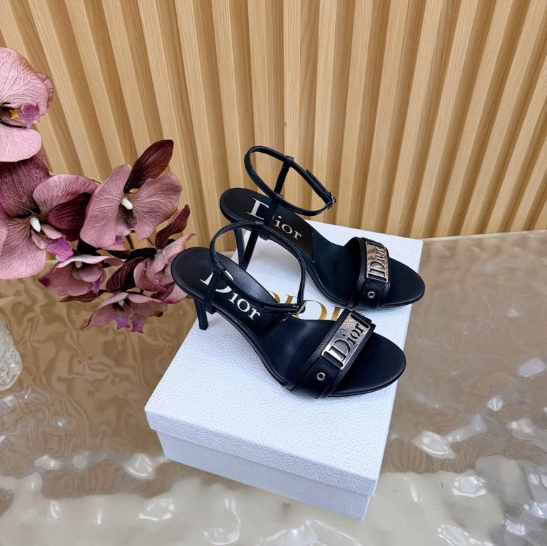 Босоножки фото 5