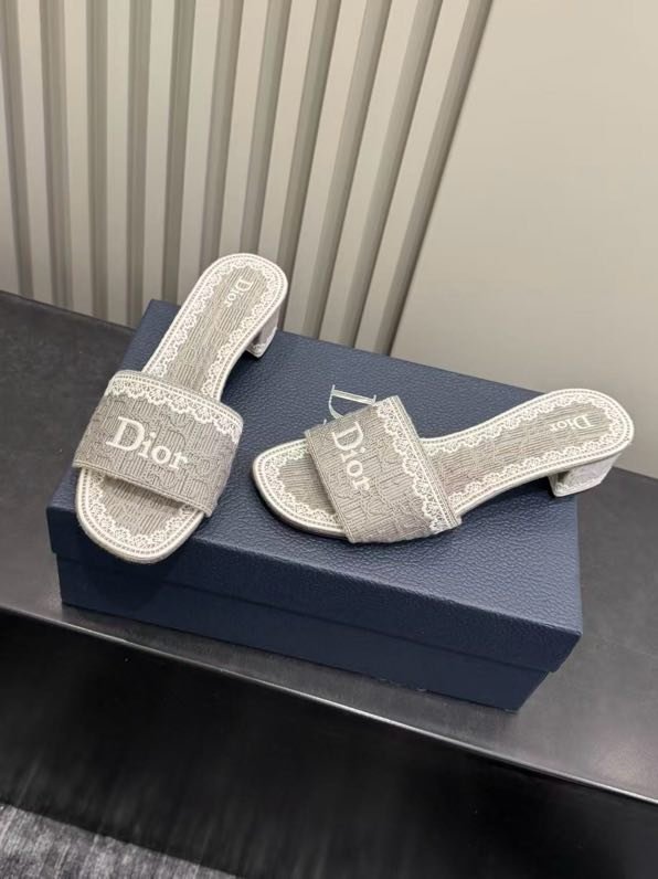 Босоножки фото 5