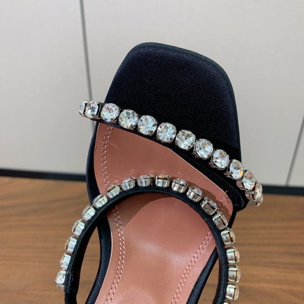 Босоножки фото 6