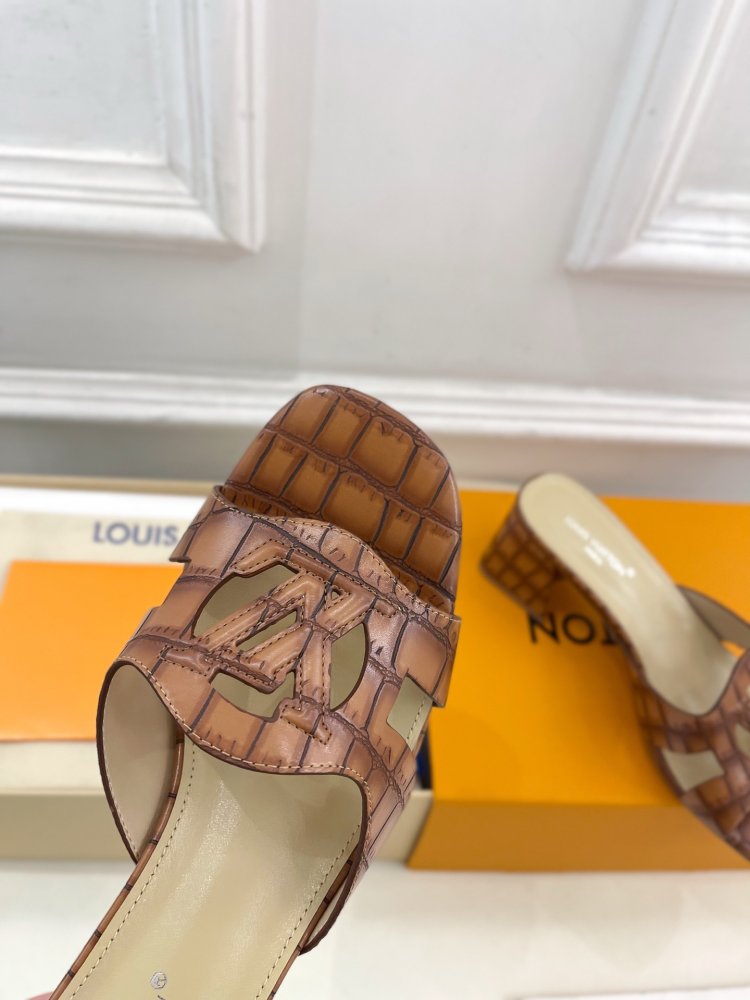 Босоножки фото 6