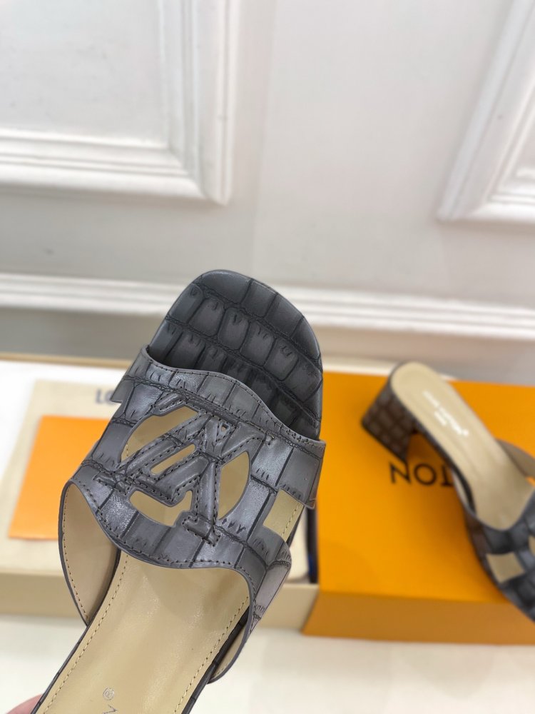 Босоножки фото 6