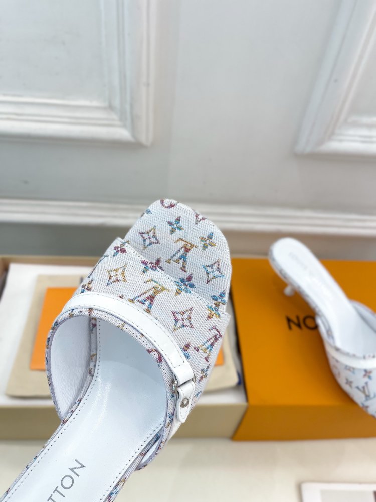 Босоножки фото 6