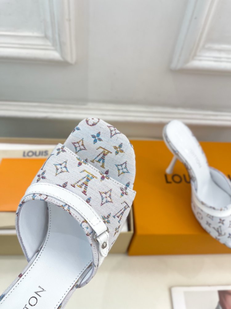 Босоножки фото 6