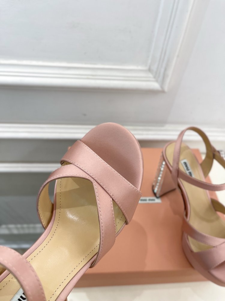 Босоножки фото 6