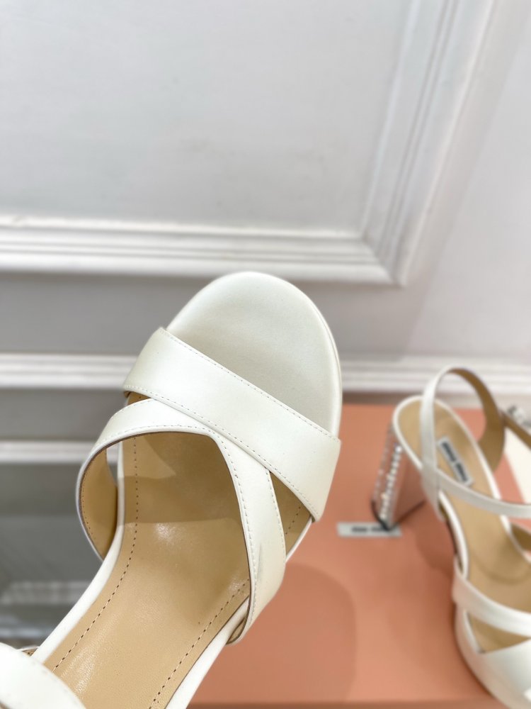 Босоножки фото 6