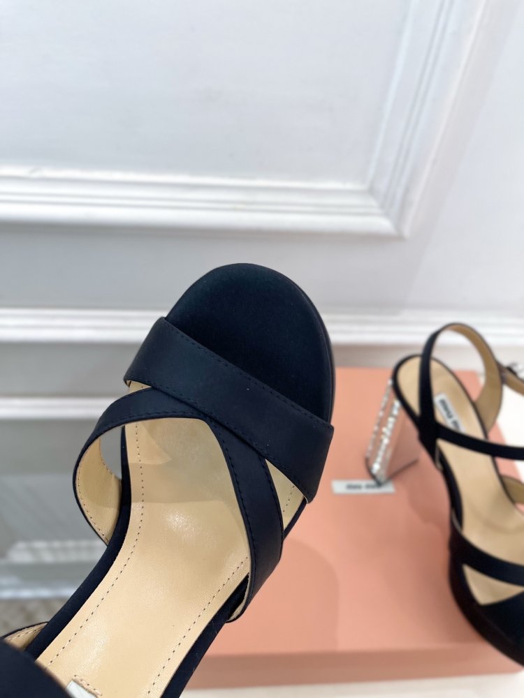 Босоножки фото 6