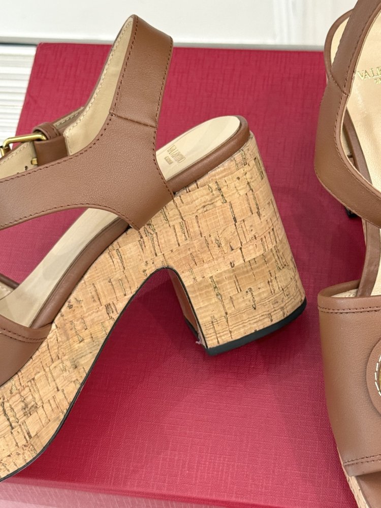 Босоножки фото 6