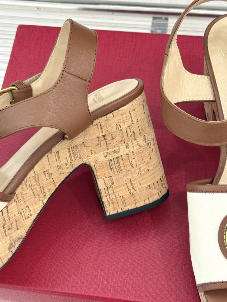 Босоножки фото 6