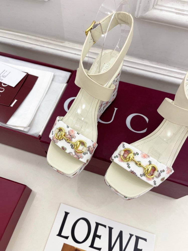 Босоножки фото 6