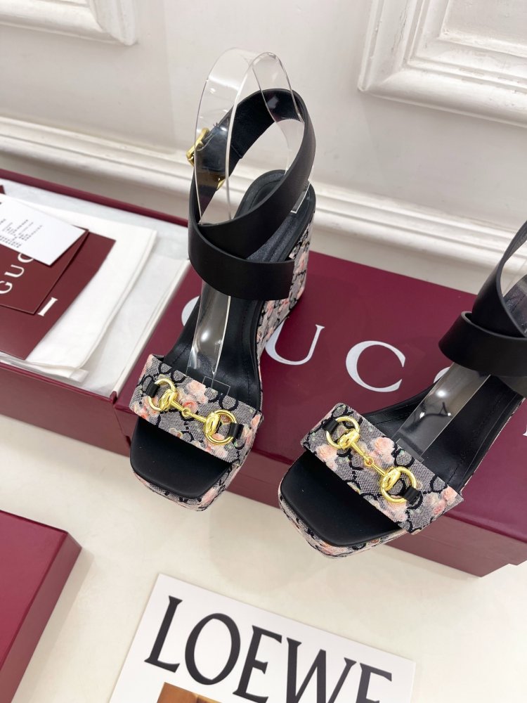 Босоножки фото 6