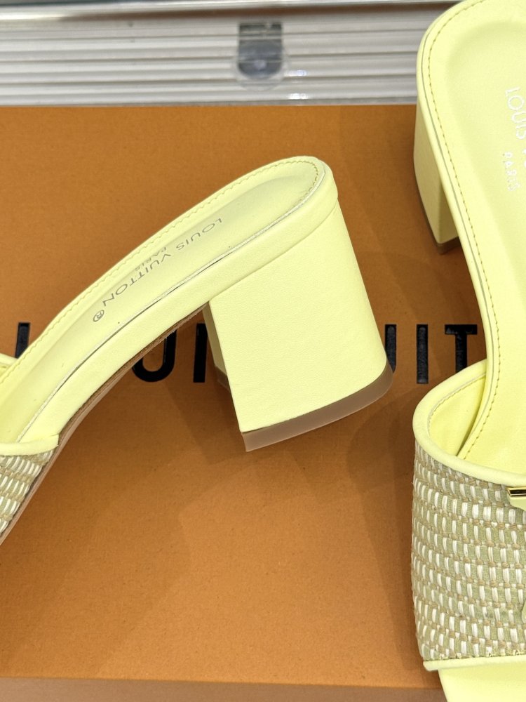 Босоніжки фото 6