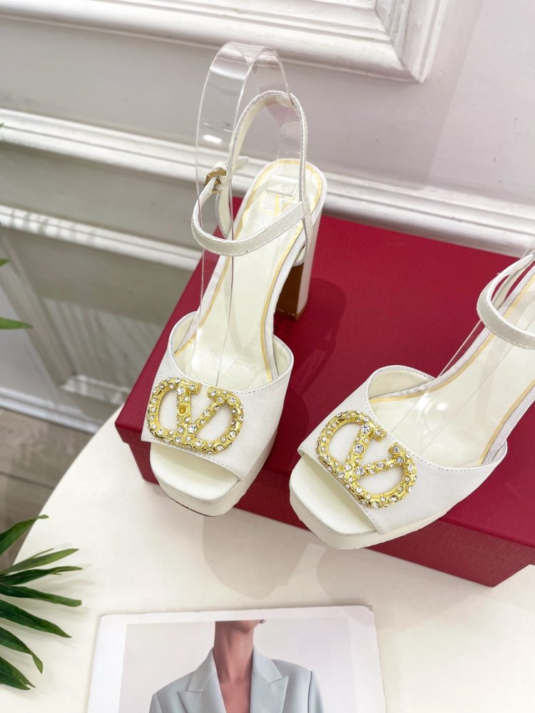 Босоножки фото 6