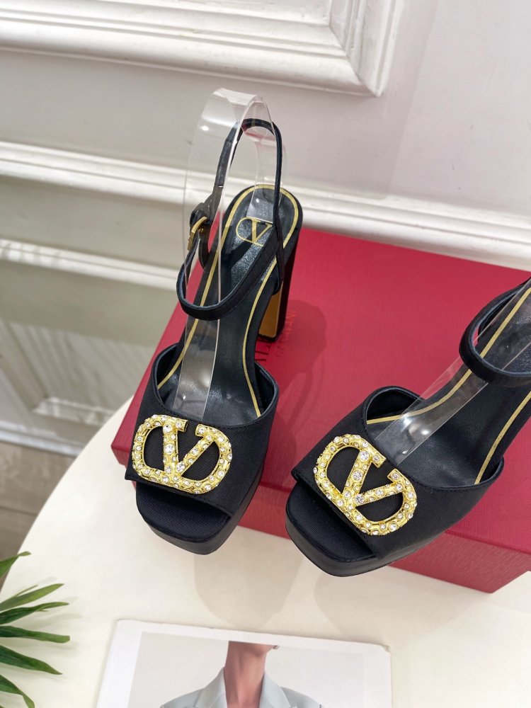 Босоножки фото 6