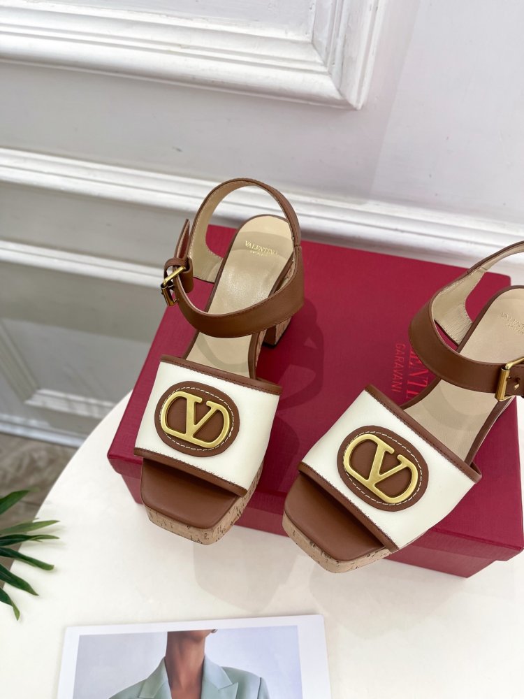 Босоножки фото 6