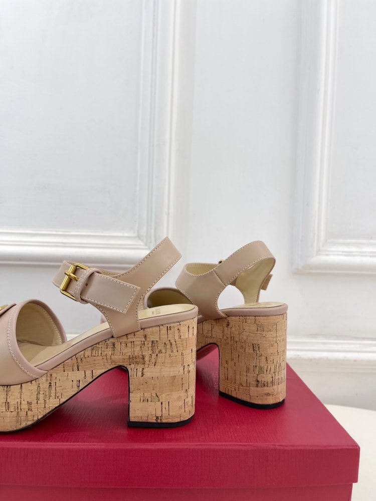 Босоножки фото 6