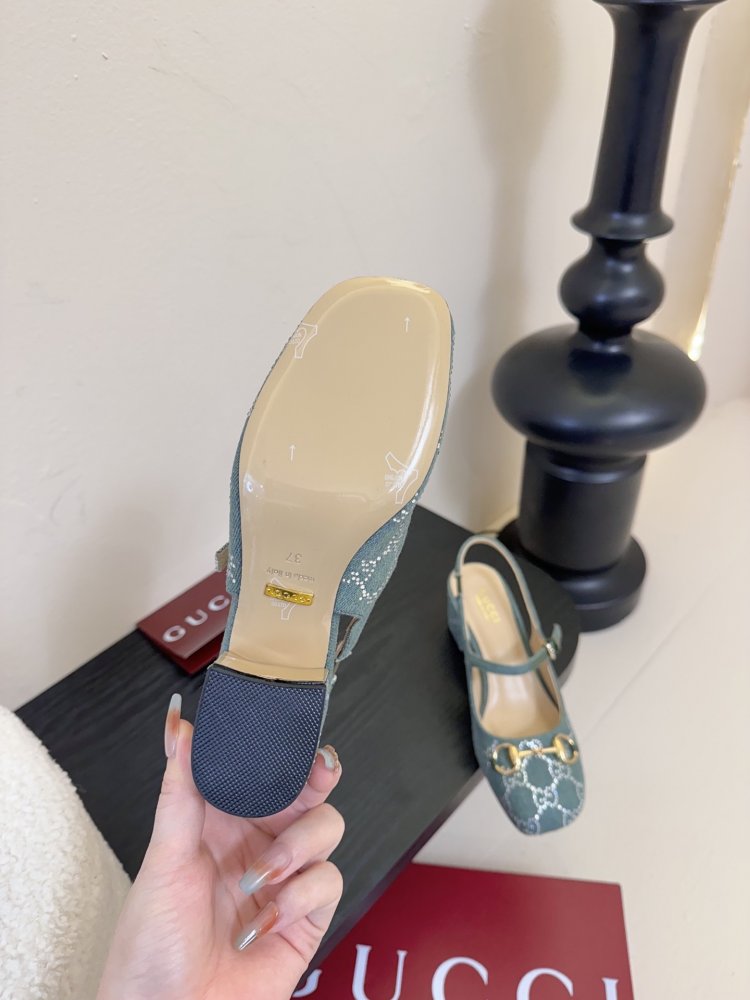 Босоножки фото 6