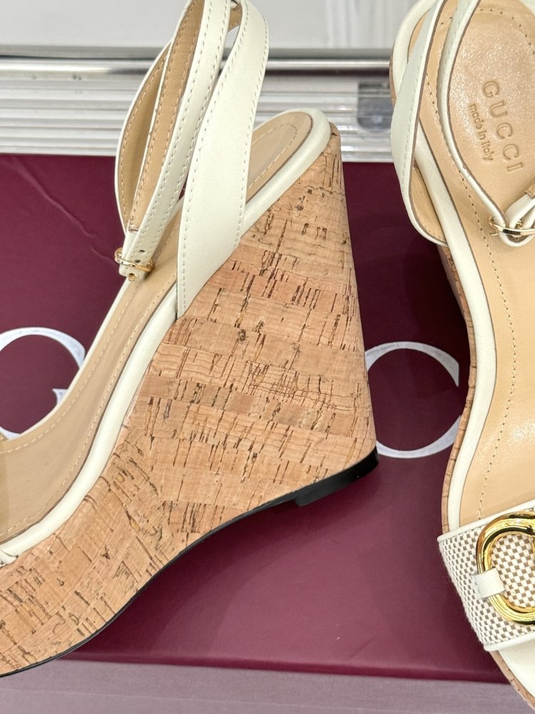 Босоножки фото 6