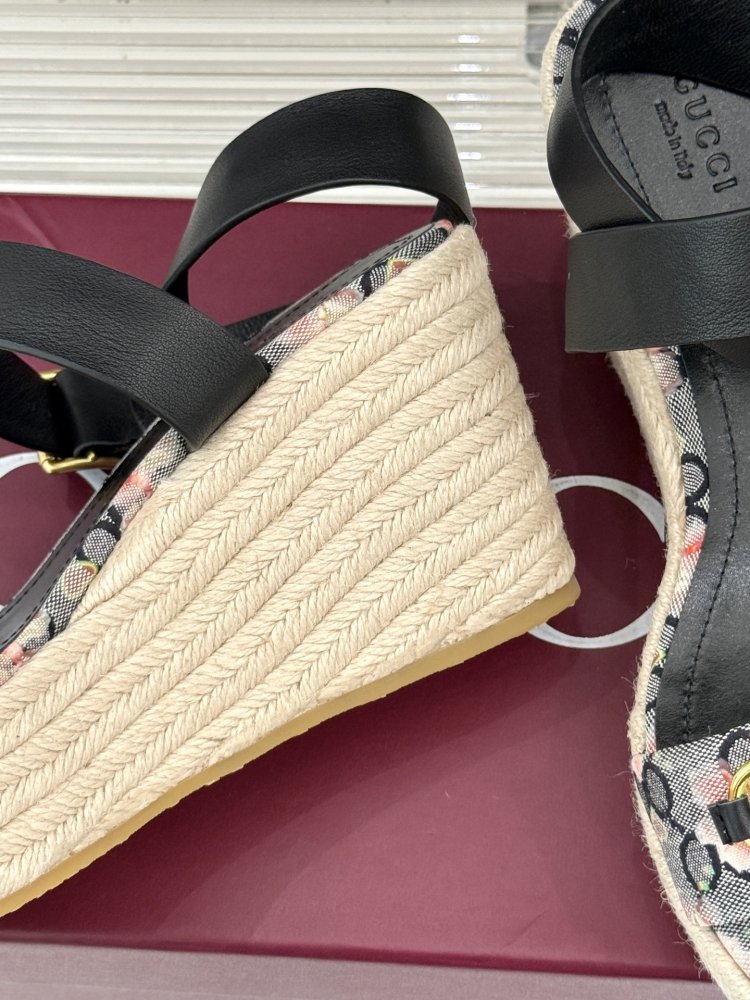 Босоножки фото 6