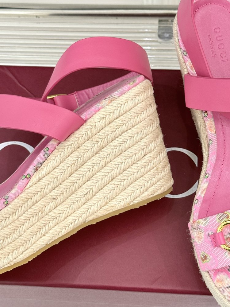 Босоножки фото 6