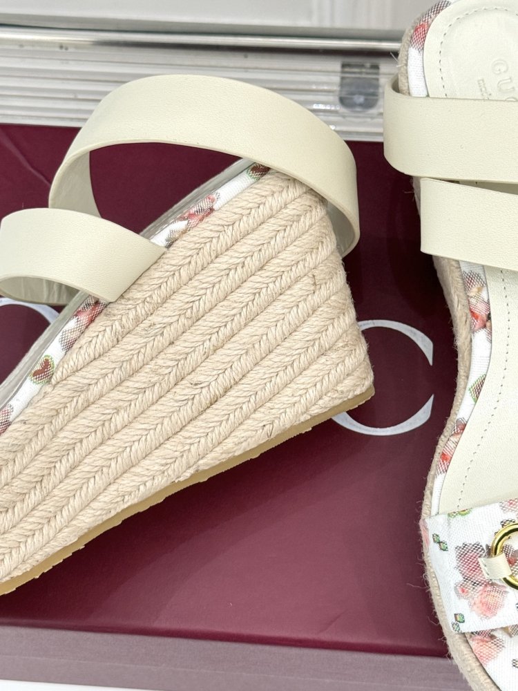 Босоножки фото 6