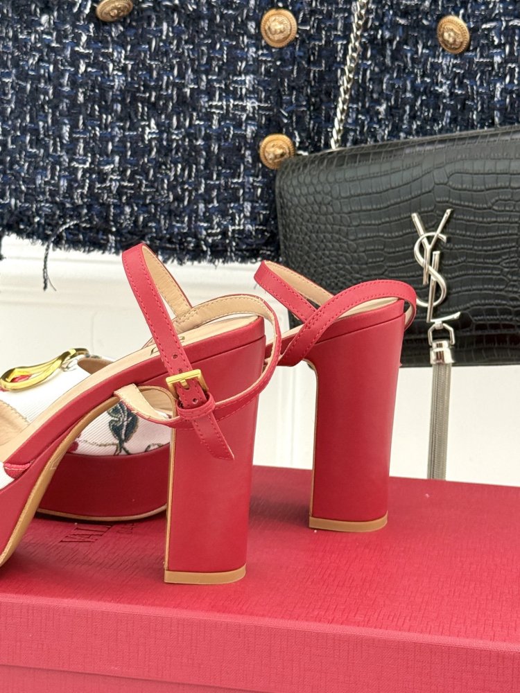 Босоножки фото 6