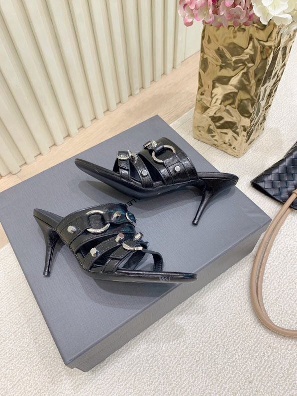 Босоніжки фото 6