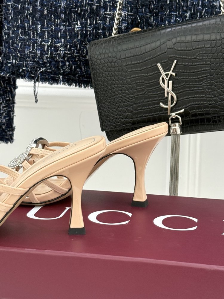 Босоножки фото 6