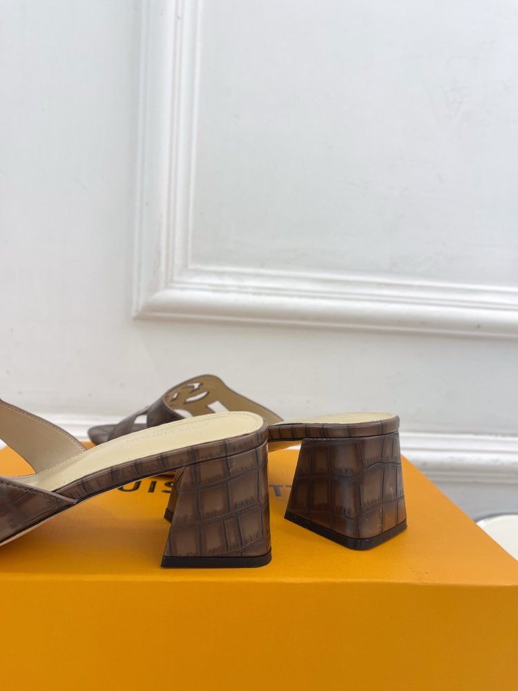 Босоножки фото 7