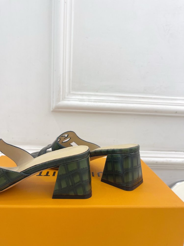 Босоножки фото 7