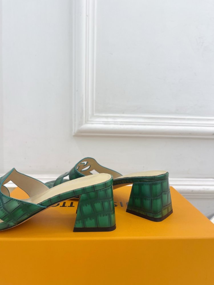 Босоножки фото 7