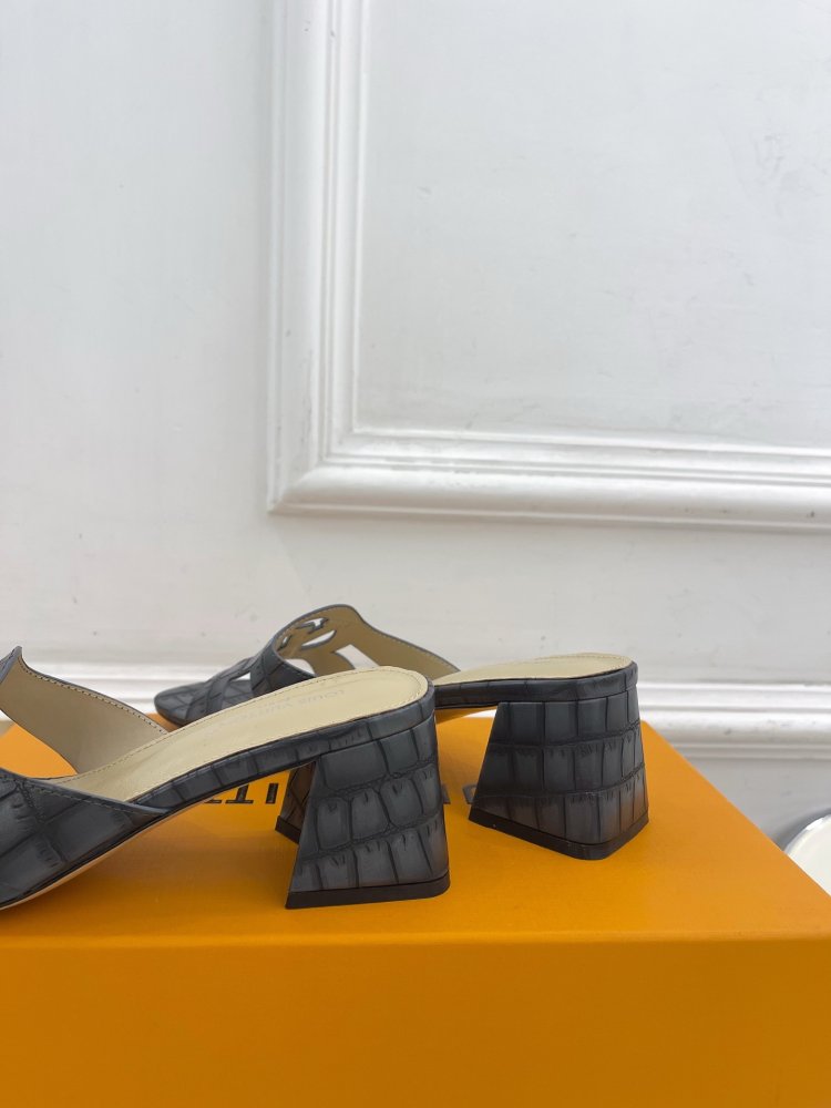 Босоножки фото 7