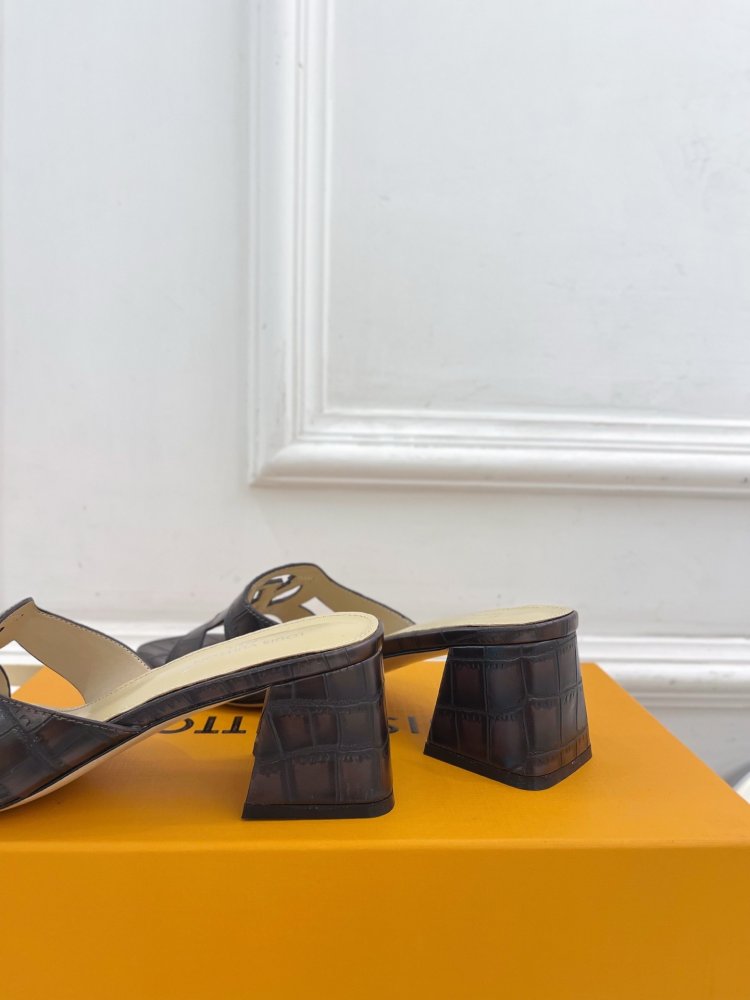 Босоножки фото 7