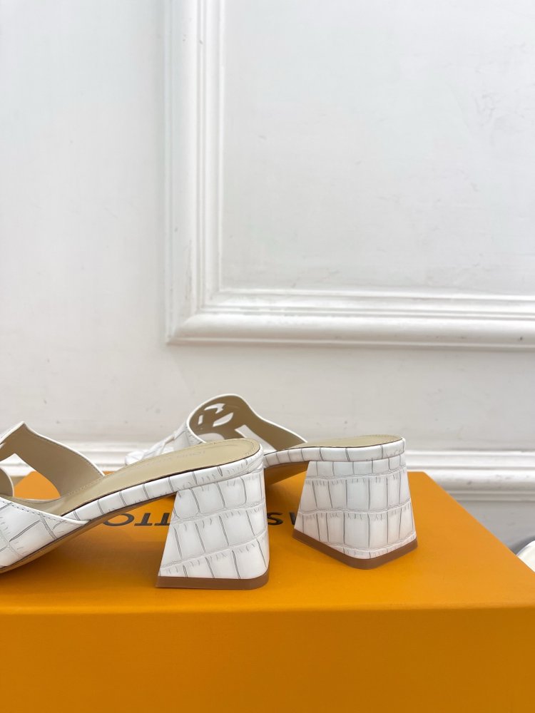 Босоножки фото 7