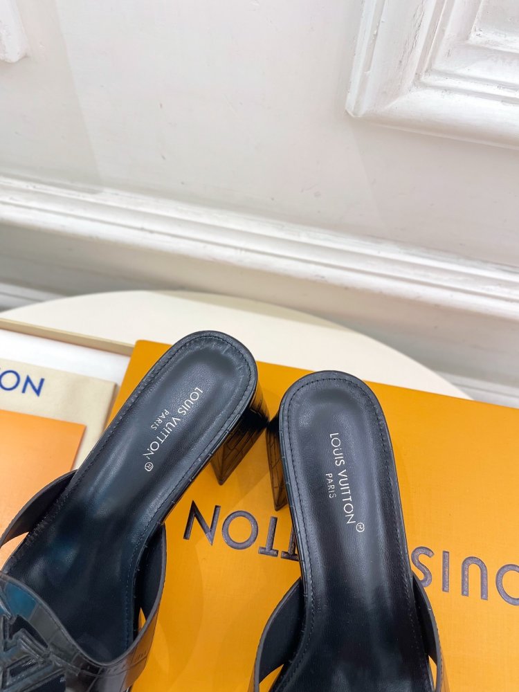 Босоножки фото 7