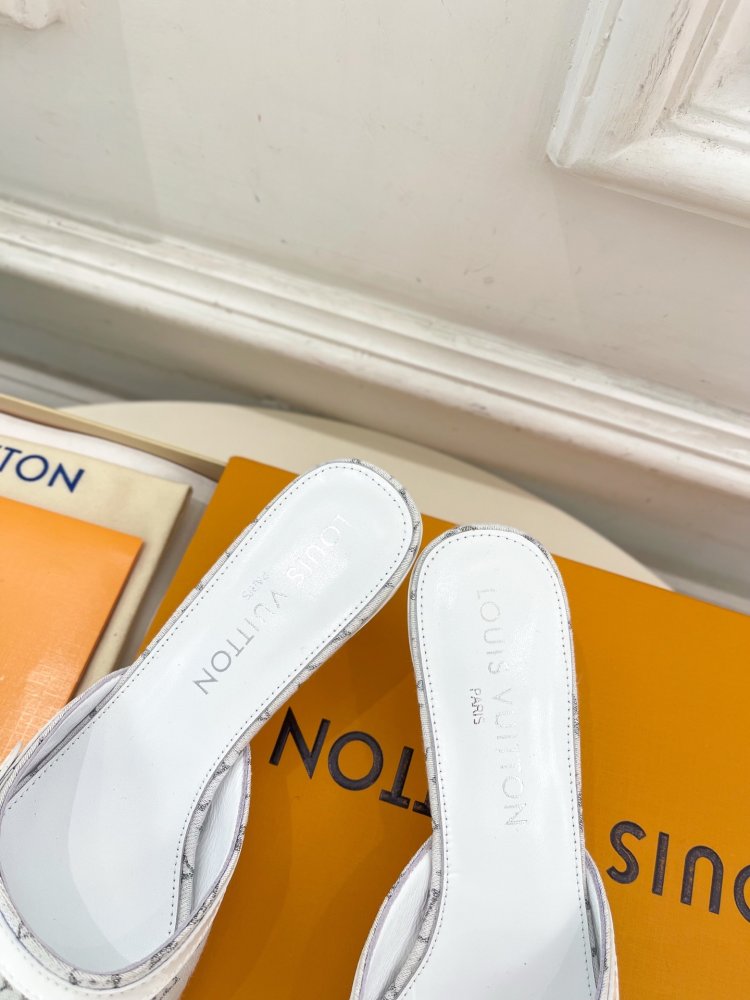 Босоножки фото 7