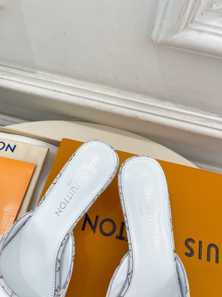 Босоножки фото 7