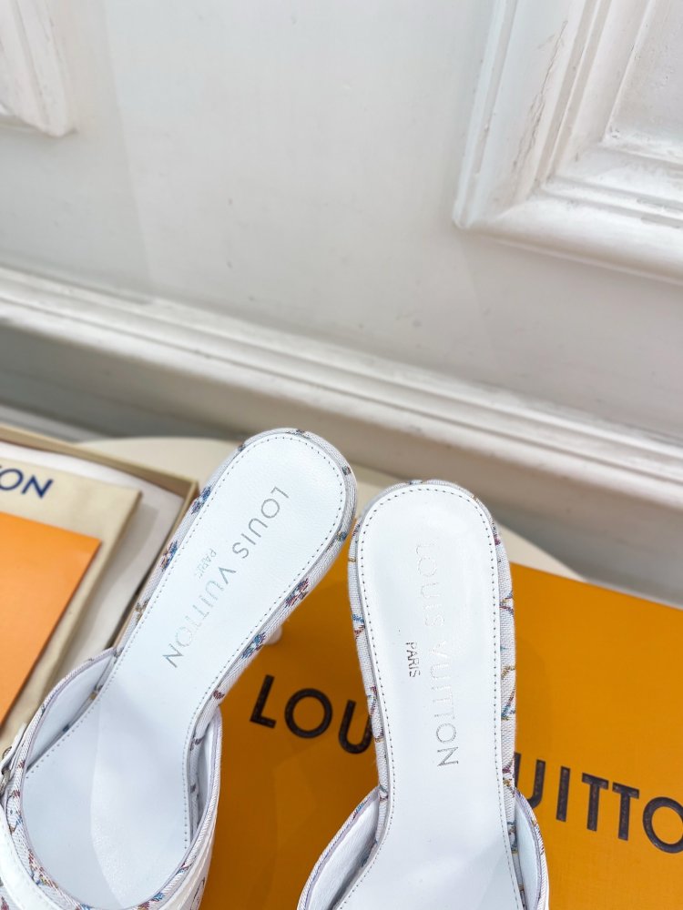 Босоножки фото 7