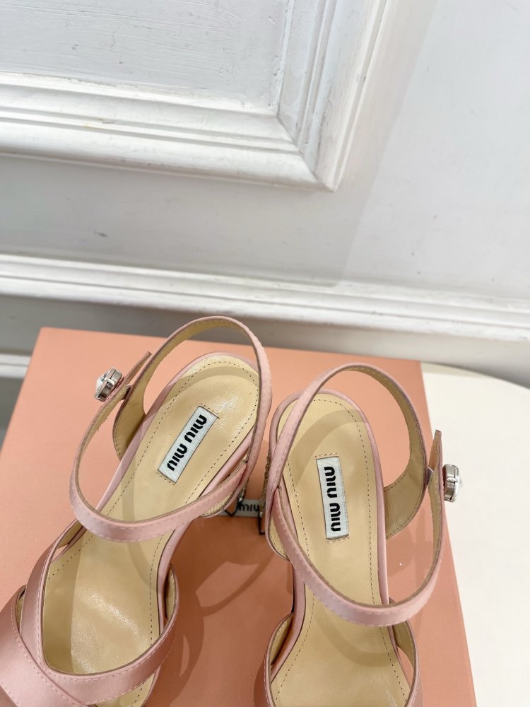 Босоножки фото 7