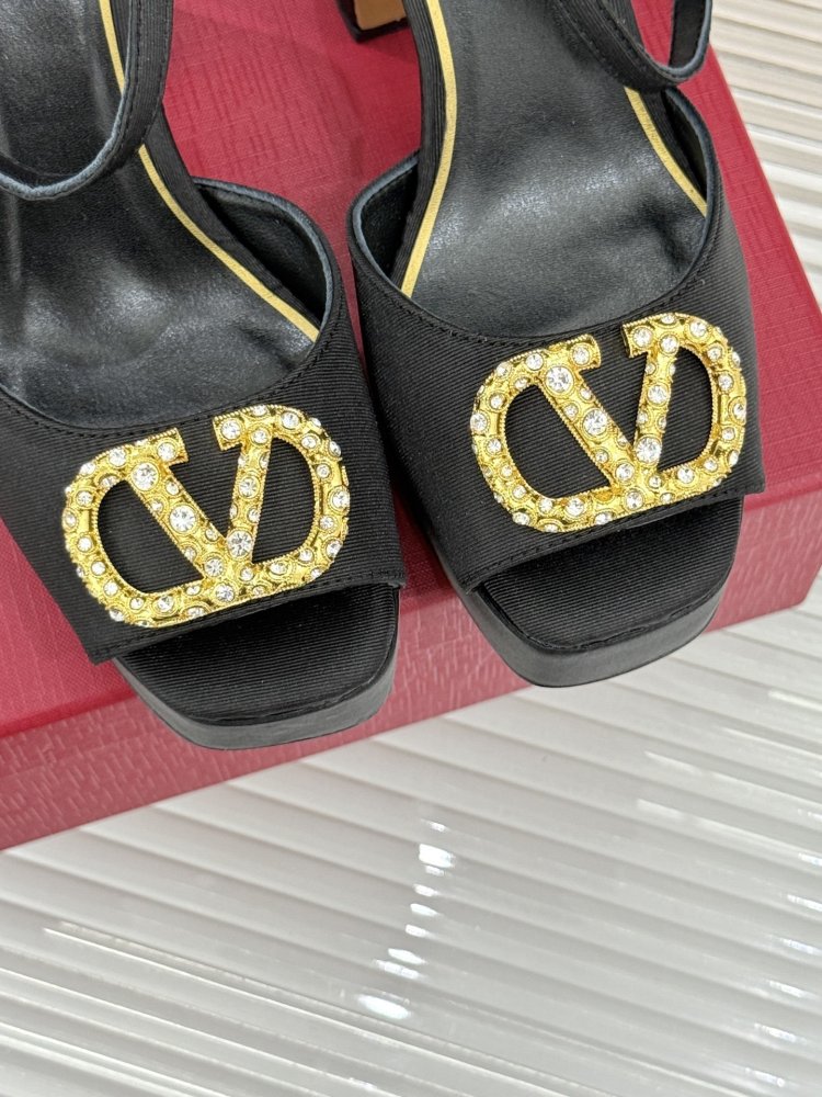 Босоножки фото 7