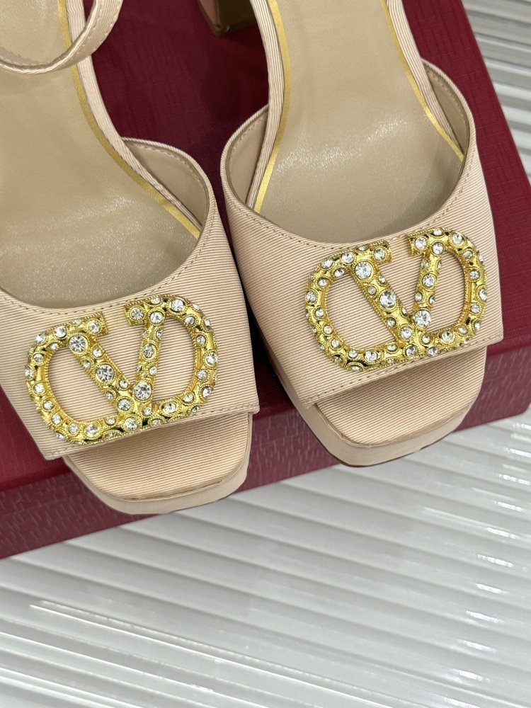 Босоножки фото 7