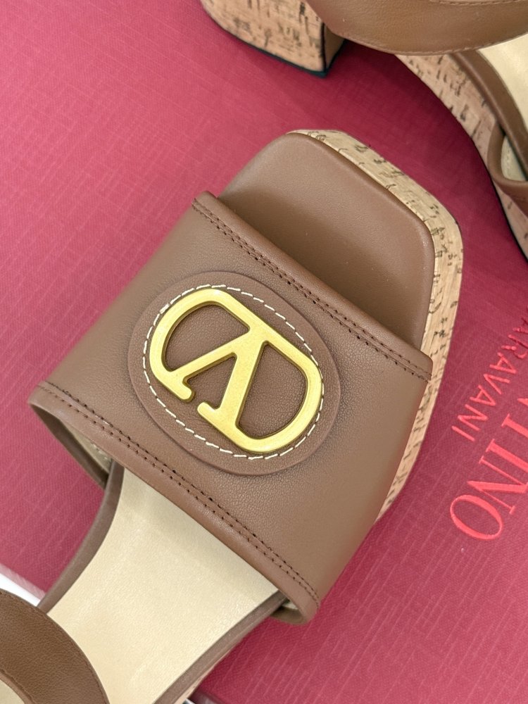 Босоножки фото 7