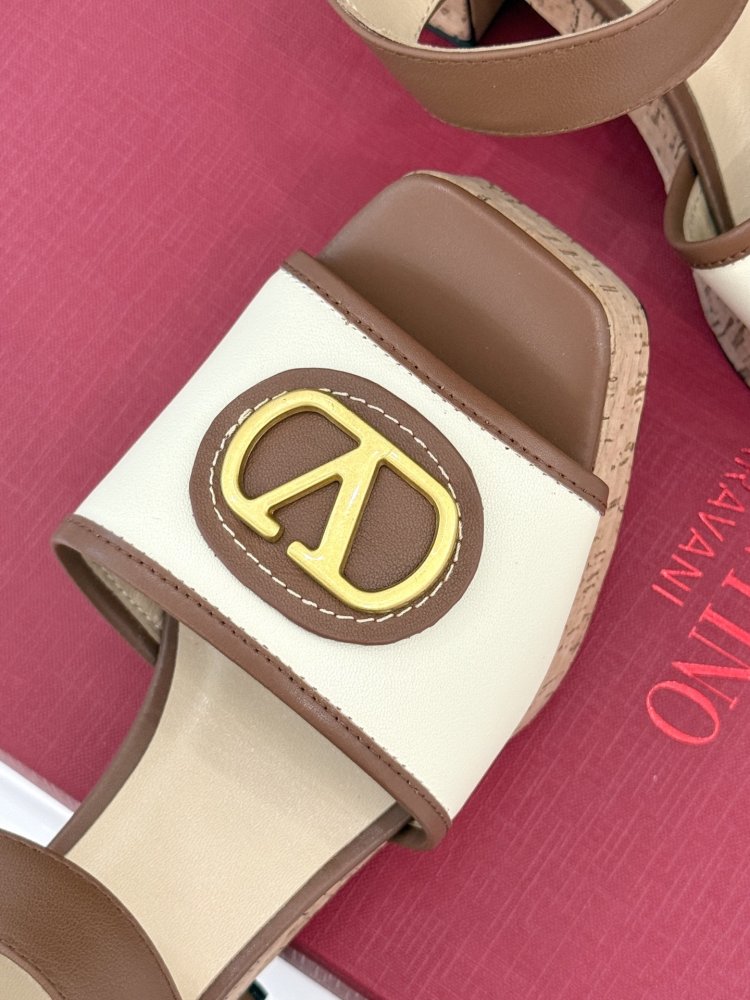 Босоножки фото 7