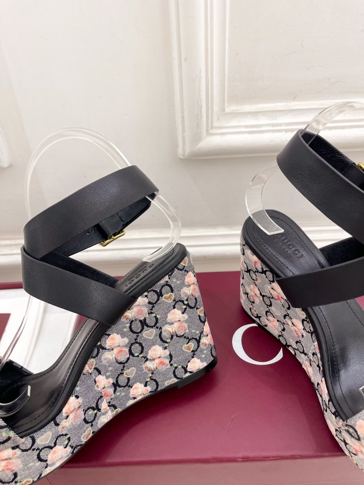 Босоножки фото 7