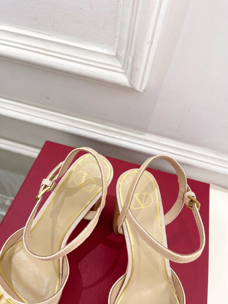 Босоножки фото 7