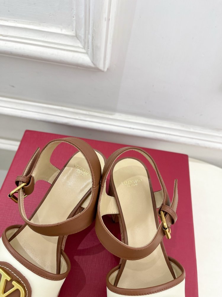 Босоножки фото 7